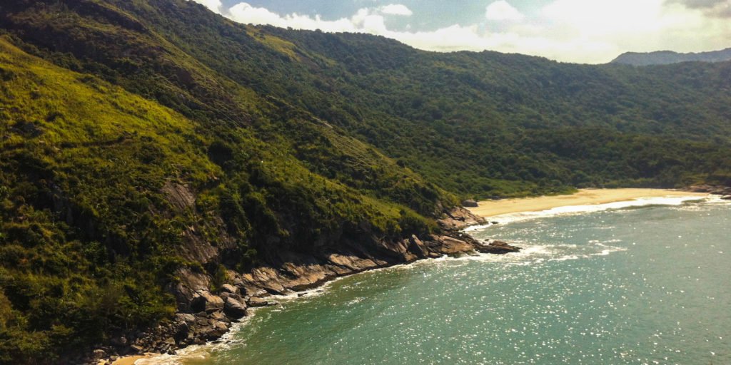 7-praias-para-visitar-na-cidade-do-rio-de-janeiro-praia-do-perigoso