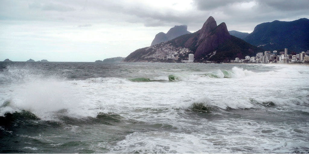 tipos-de-praias-no-rio-de-janeiro-praia-agitada